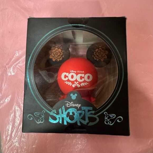 Disney Shorts Vinyl Figure Coco - Picture 2 of 6